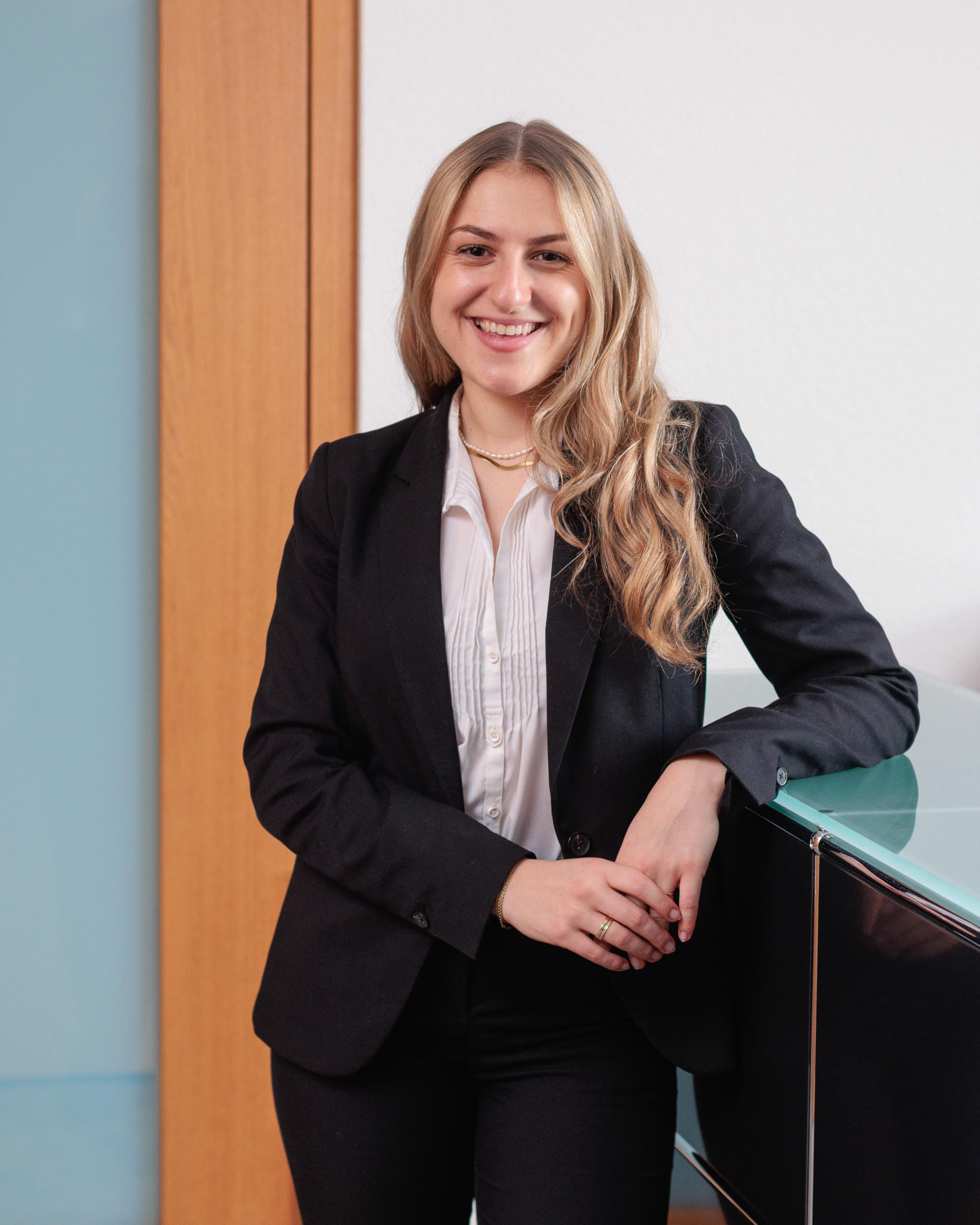 Portrait von  Flurina Louisiana Schneider MLaw